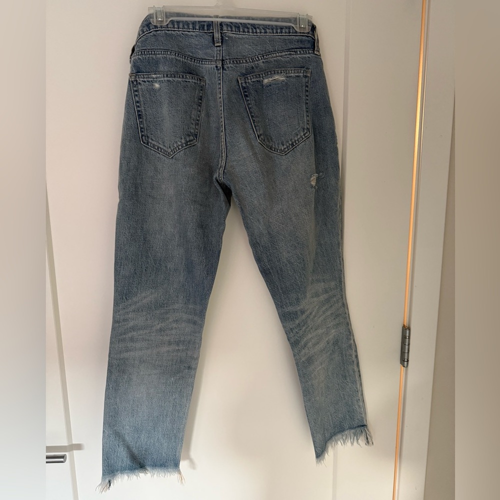 Gap women’s low rise girlfriend jeans - Picture 2 of 3